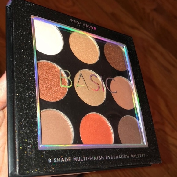 BRAND NEW -9 Shade Multi-Finish Eyeshadow Palette - Picture 1 of 6